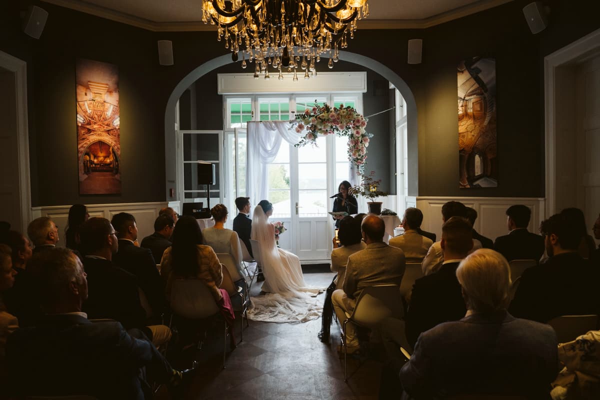 Wedding ceremony takes place in the main room of Gästehaus Blumenfisch in Berlin Wannsee